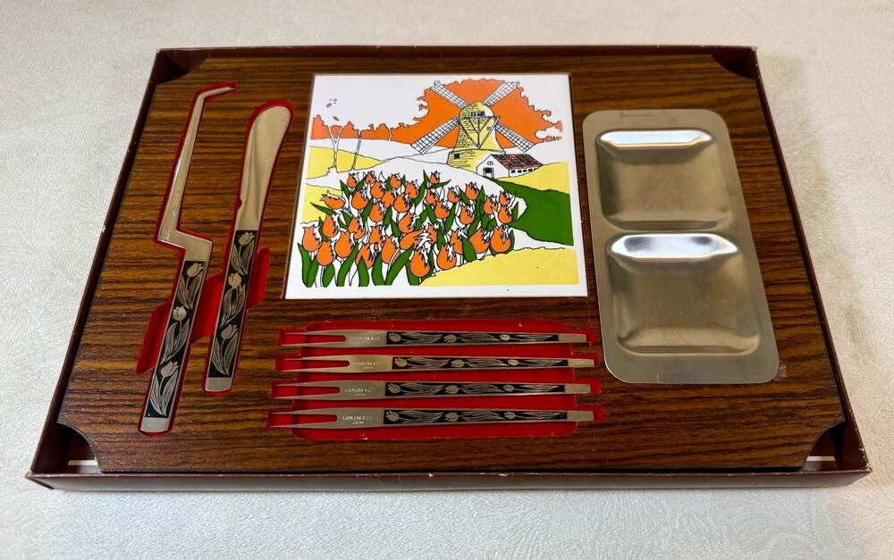 Retro Mid-Century Wood Cheese Board and Serving‎ Set
